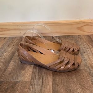 Bare Traps “Elton” tan slip on shoes size size 8M
